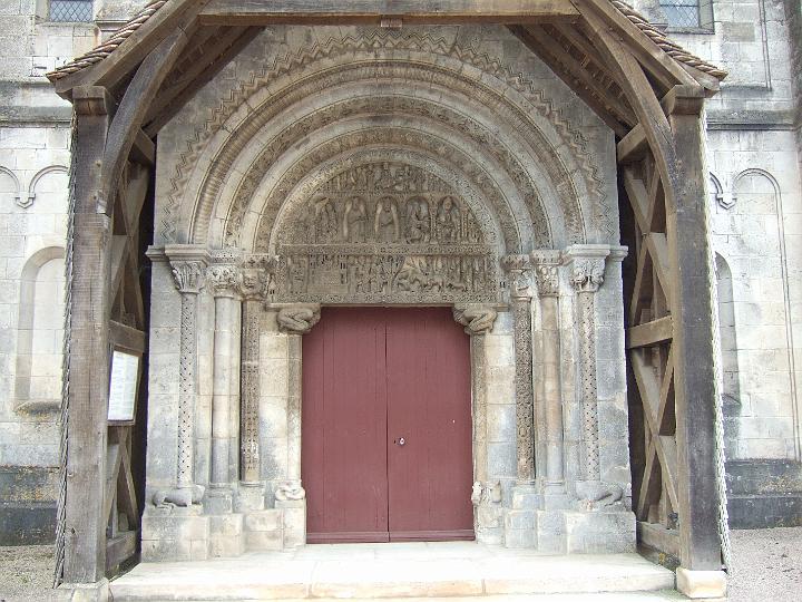 2008-05- (281).JPG - Romanisches Portal an der Kirche St-Martin